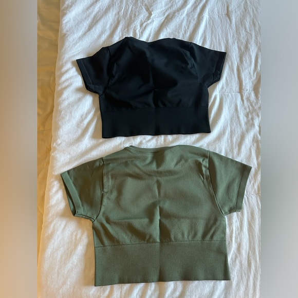 BUNDLE (2) Aerie Offline Small Sidewalk Seamless Short Sleeve Cropped Shirt - Picture 7 of 7